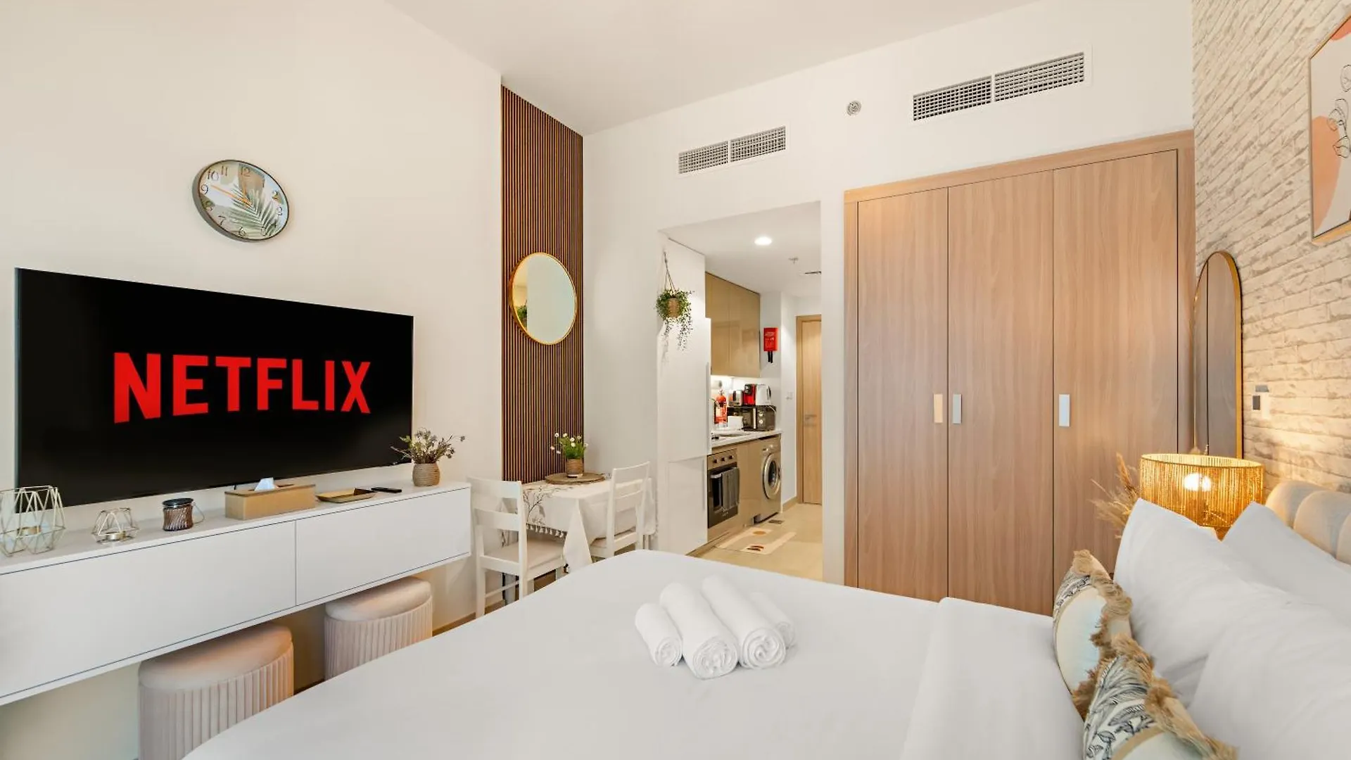 Apartment Studio With Pool, Gym, Bbq Area And Playground Dubai