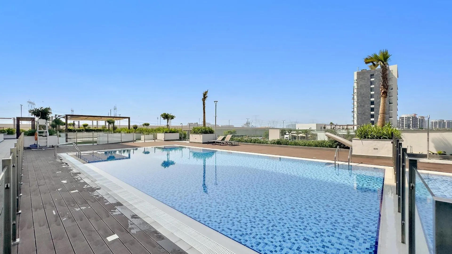 Studio With Pool, Gym, Bbq Area And Playground Dubai Apartment